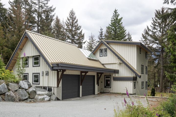 9199 Emerald Drive — photo 1