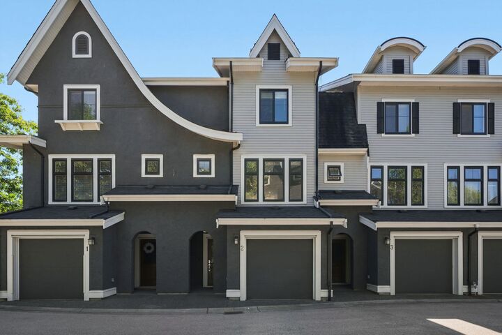 3303 Rosemary Heights Crescent 2 — photo 1
