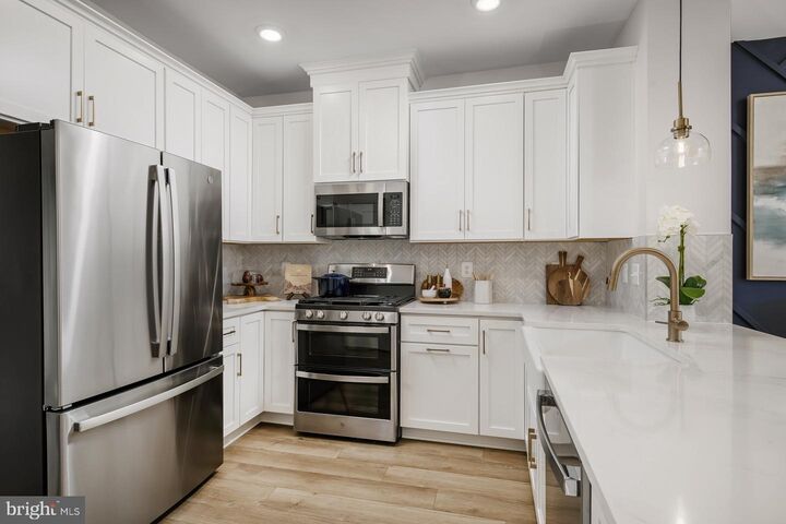 Property Photo:  19550 Village Walk Drive  MD 20886 