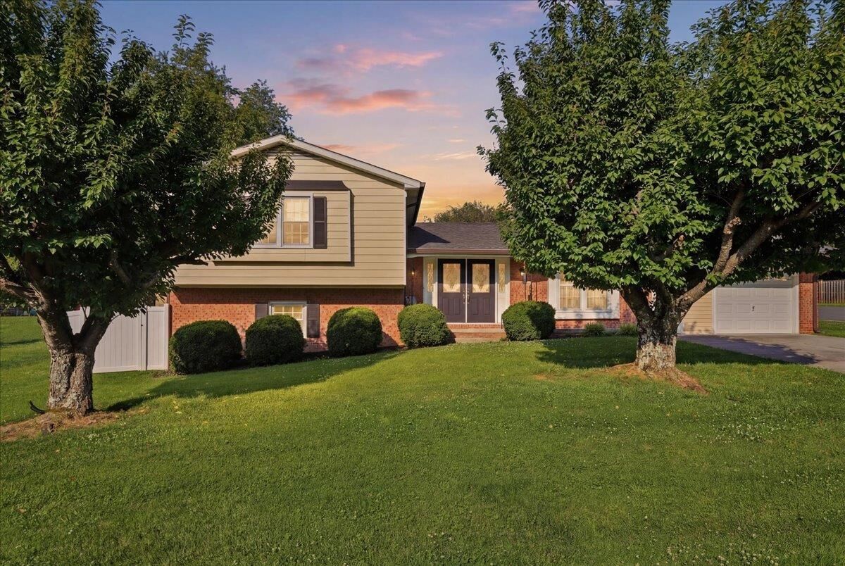 Property Photo: 985 Marshall St S VA 22630
