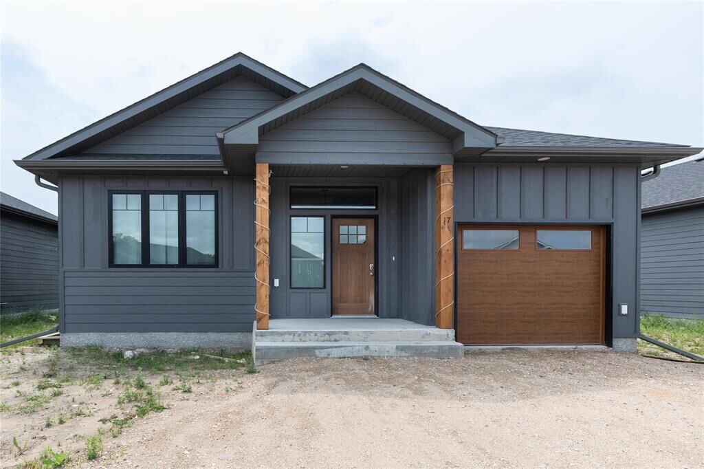 Property Photo:  17 Sherwood Place  MB R0A 0R0 