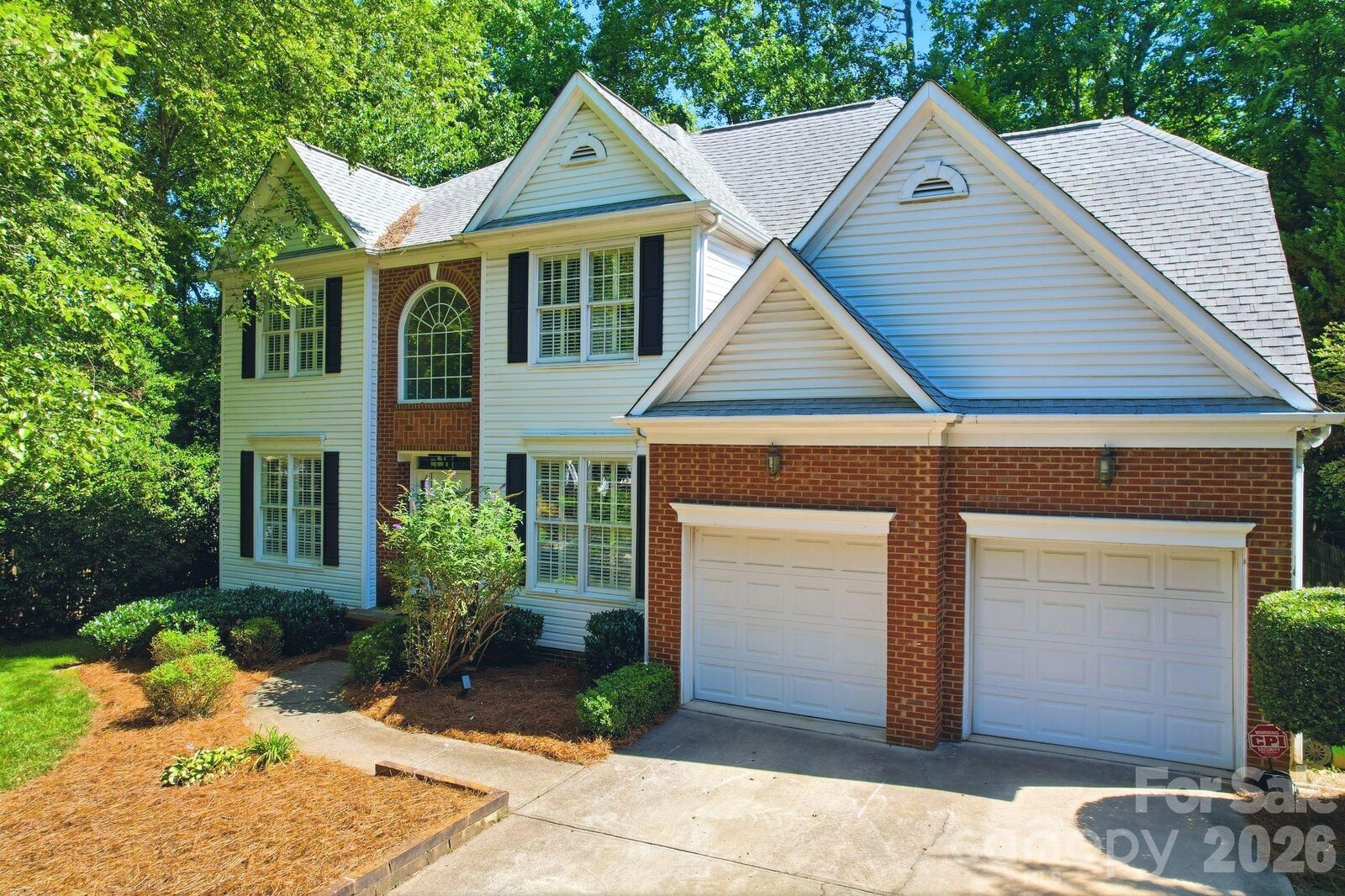Property Photo: 7711 Abbotsinch Court NC 28269