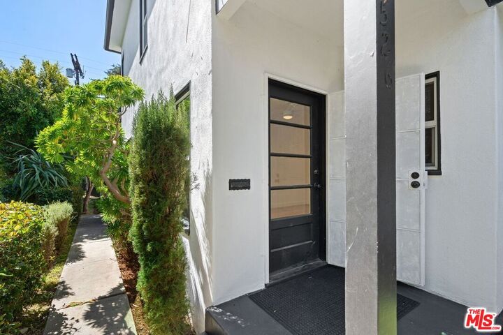 Property Photo:  4526 St Elmo Dr  CA 90019 
