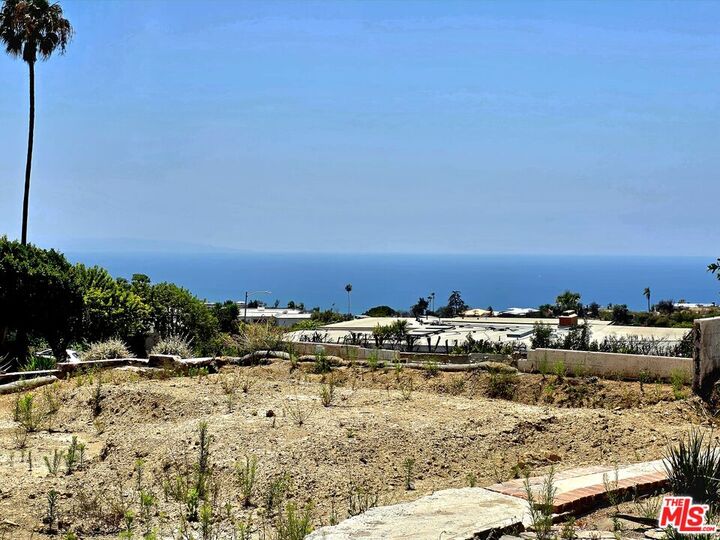 Property Photo:  1137 Donaire Way  CA 90272 