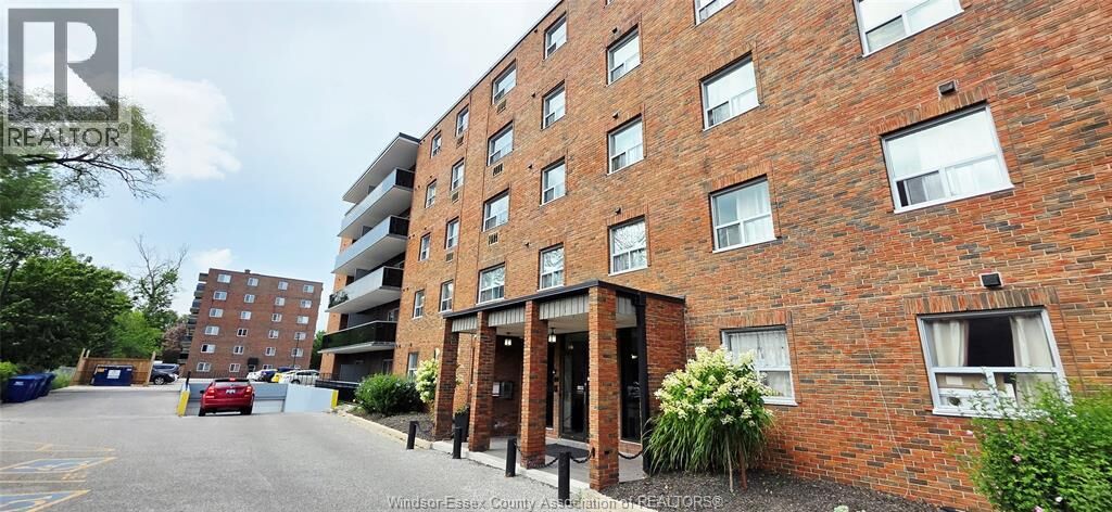 Property Photo:  3900 Wyandotte Street East 121  ON N8Y 1B3 