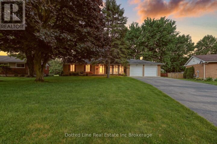 Property Photo:  40 Parkdale Avenue  ON N4G 4C6 