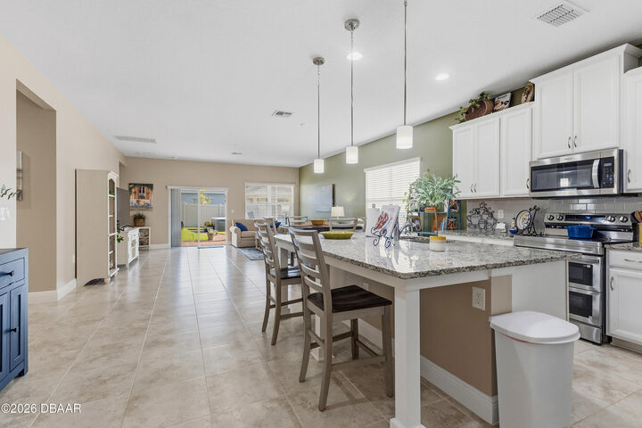 Property Photo: 2058 Cove Point Road FL 32128