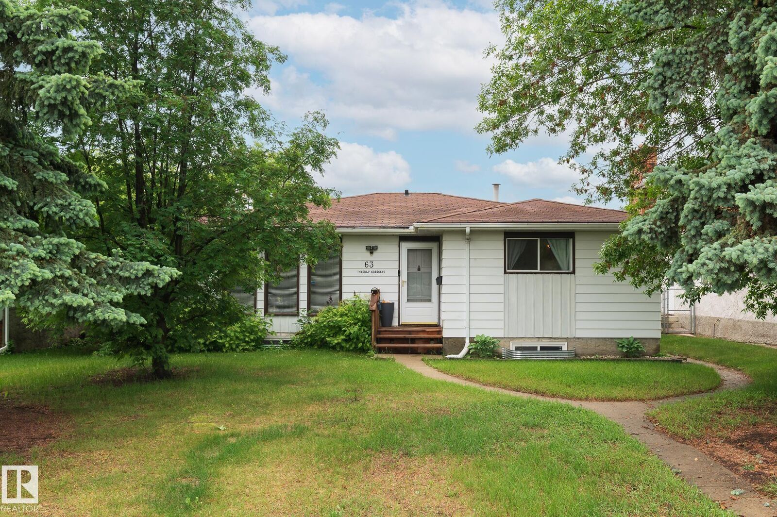 Property Photo:  63 Waverley Crescent  AB T7X 1N9 