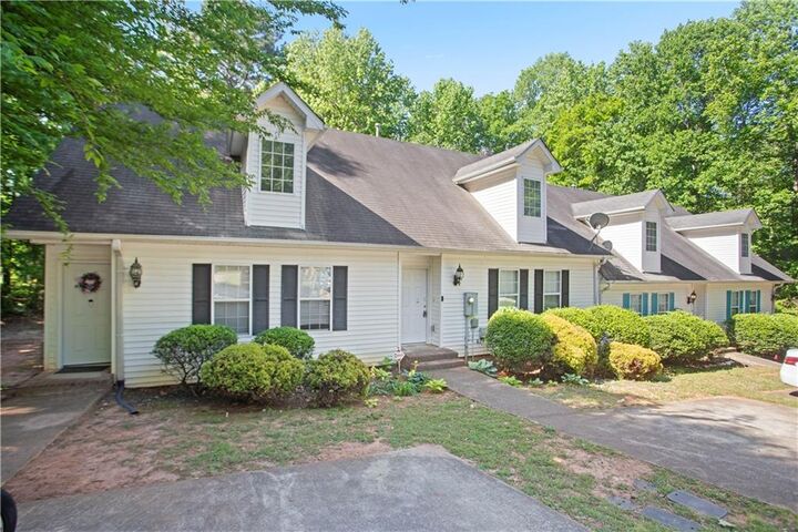 Property Photo: 6712 Lakewood Drive GA 30135
