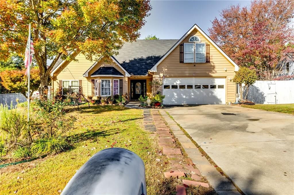 Property Photo: 1245 Shamrock Hill Circle GA 30052
