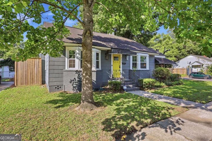 Property Photo:  2301 E 40th Street  GA 31404 