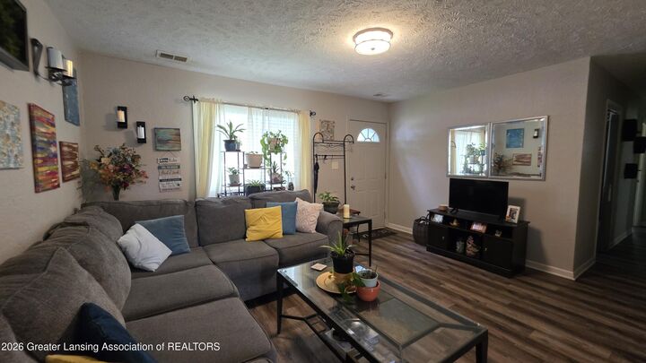 Property Photo: 3920 S Deerfield Avenue MI 48911