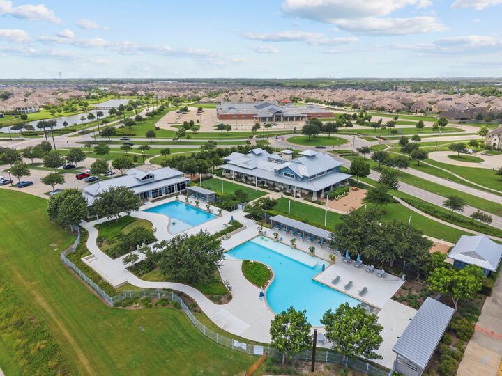 Property Photo:  2011 Oak Leaf Court  TX 77578 
