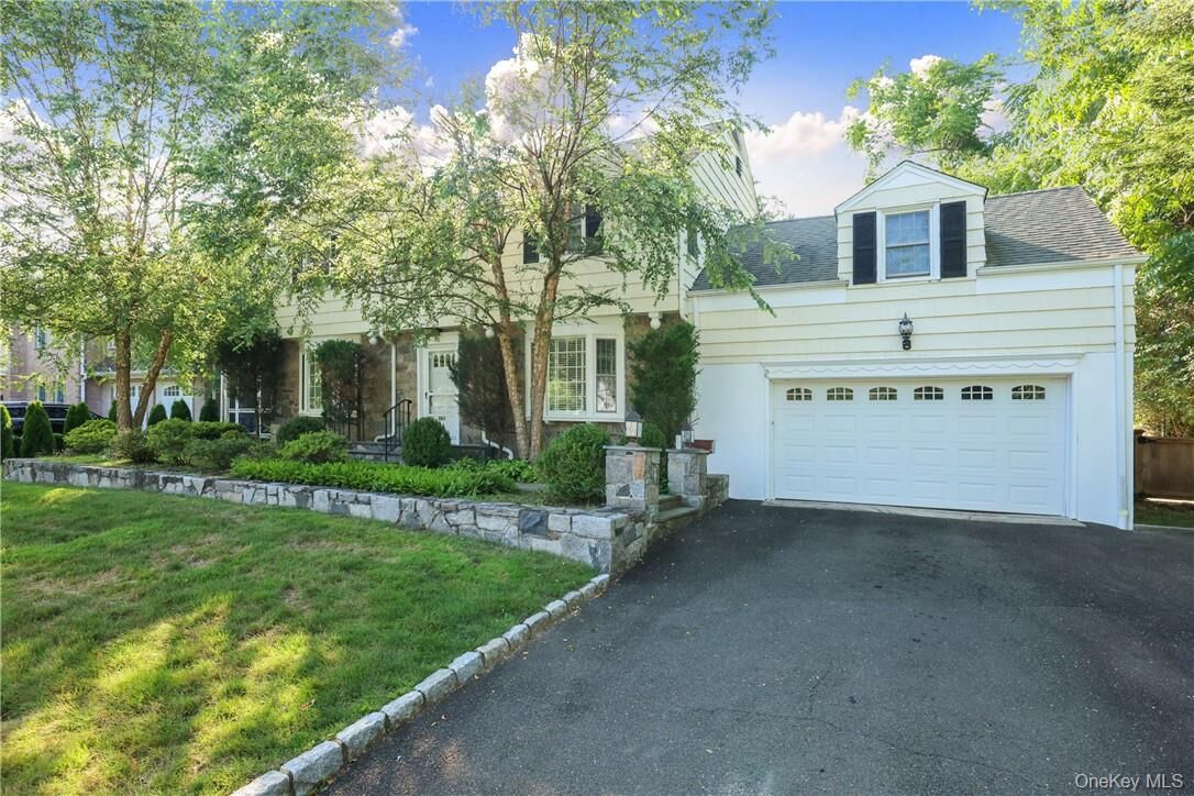 Property Photo:  261 Fox Meadow Road  NY 10583 