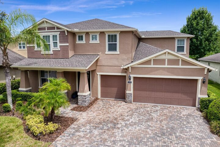 Property Photo: 19406 Butterwood Lane FL 33558