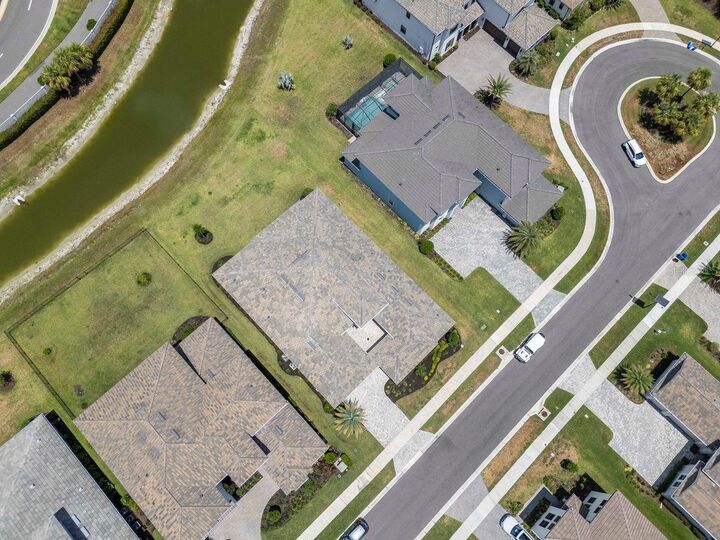 Property Photo:  2639 Yacht Place  FL 33543 