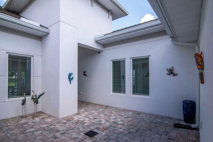 Property Photo:  2639 Yacht Place  FL 33543 