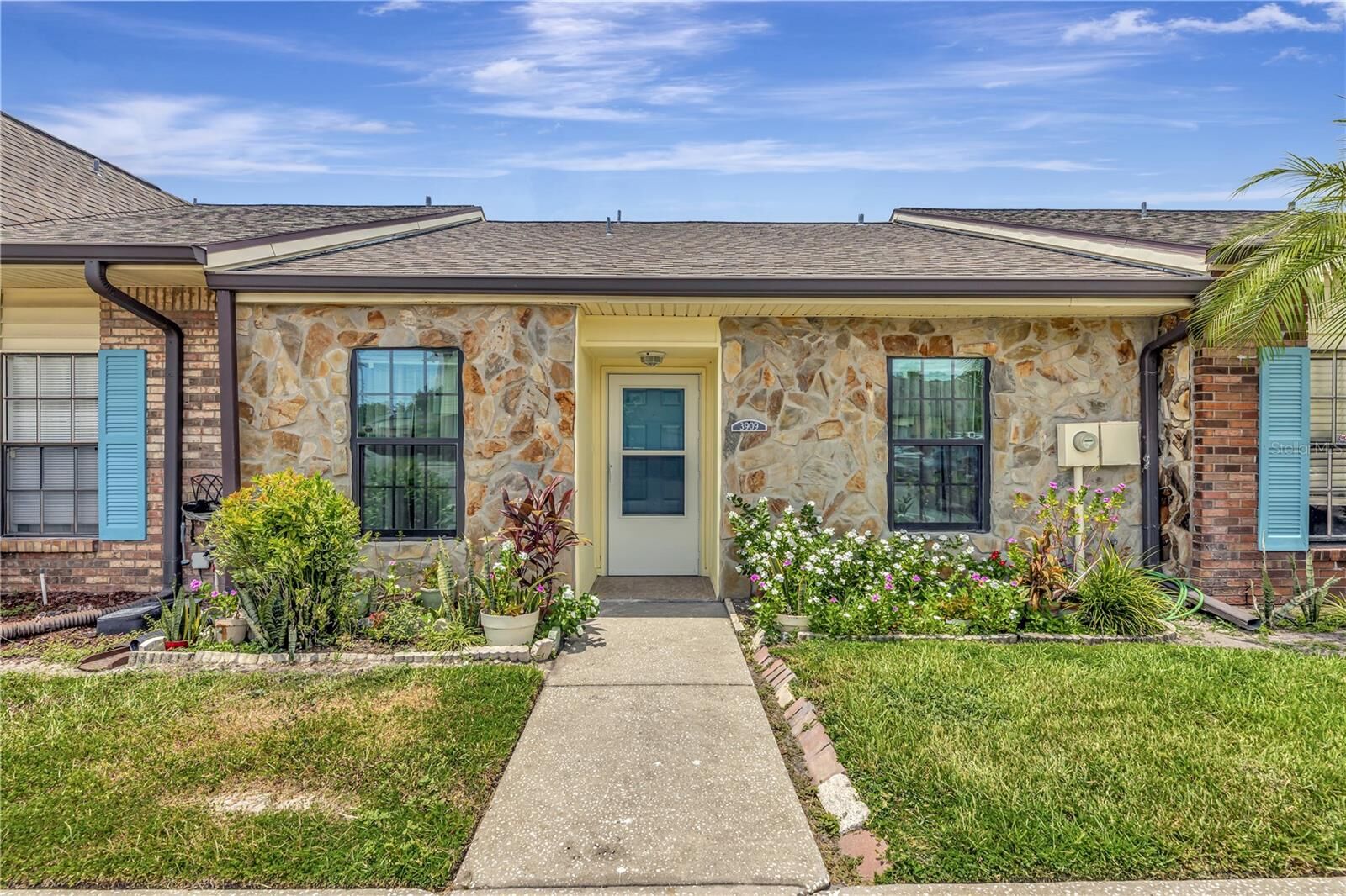 Property Photo:  3909 Carroll Cypress Court  FL 33614 