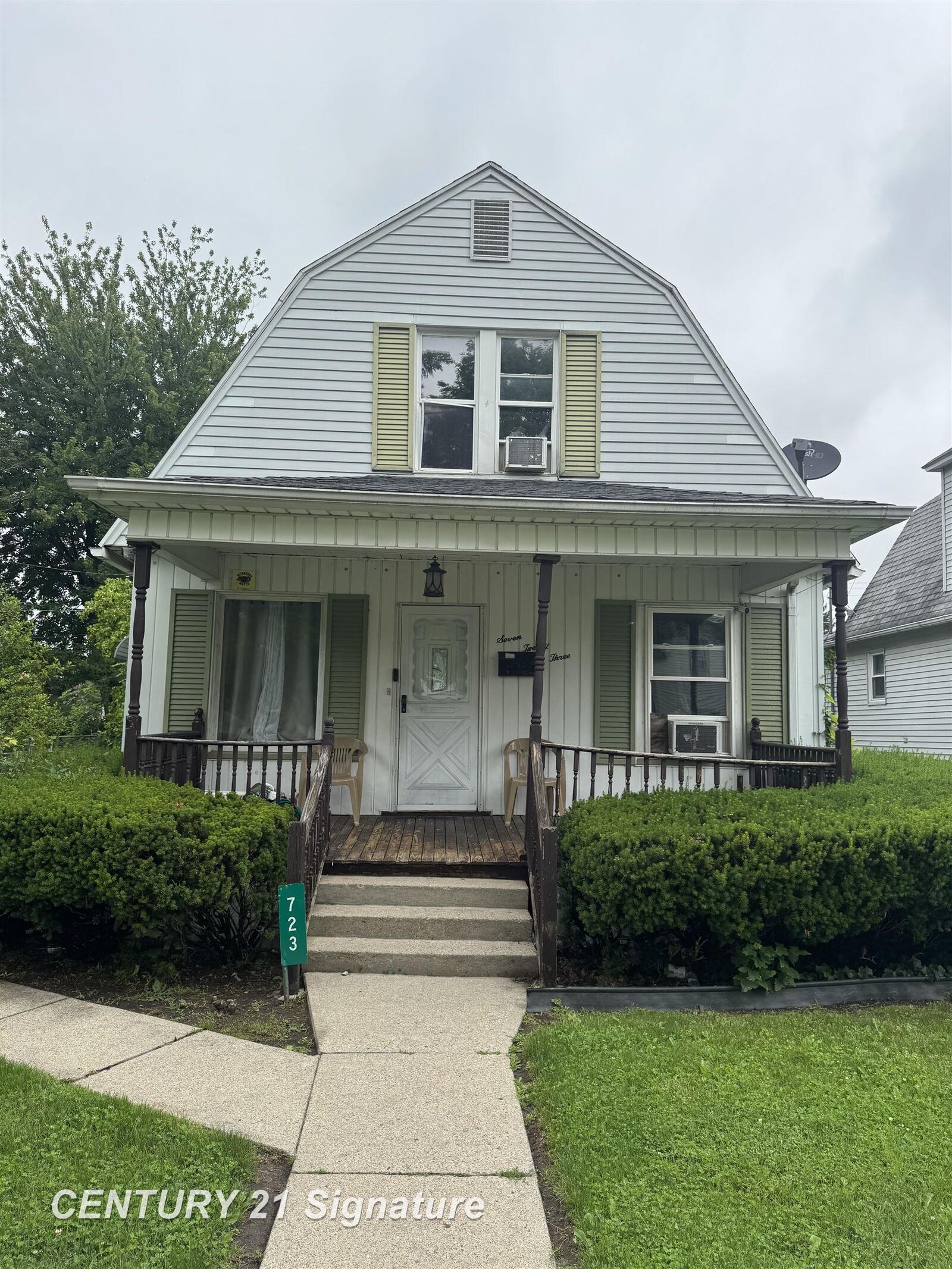 Property Photo:  723 N Oakley Street  MI 48602 