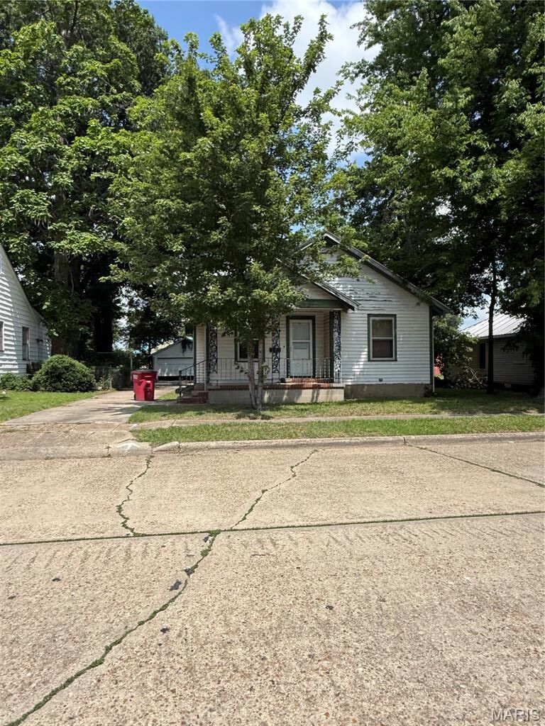 Property Photo:  220 N Prairie Street  MO 63801 