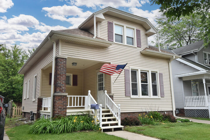 Property Photo:  1707 Carlisle Ave  WI 53404 
