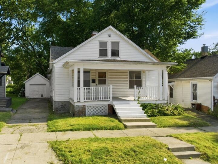 Property Photo:  710 W Jefferson Street  IL 61701 