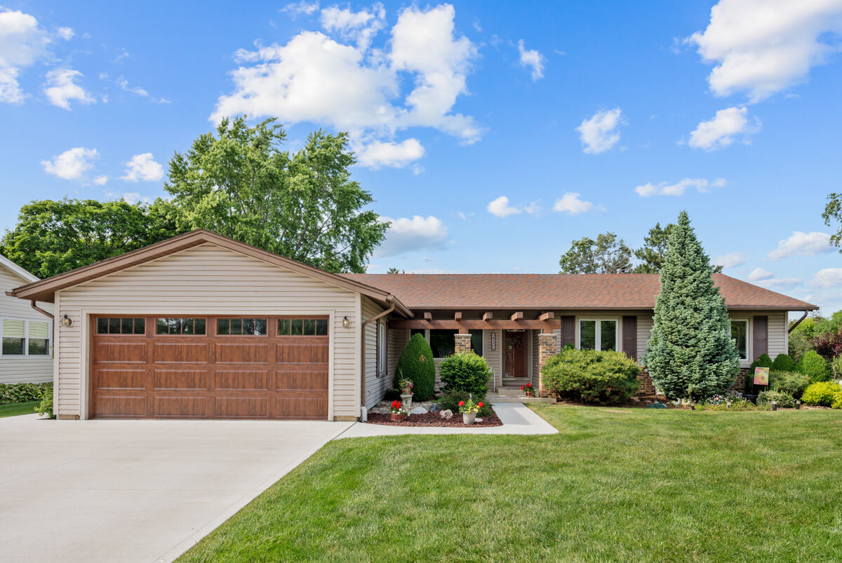 Property Photo:  230 Yarmouth Road  IL 60007 