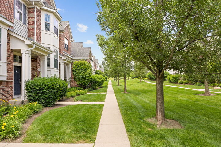 Property Photo: 0N080 Vermont Court IL 60190