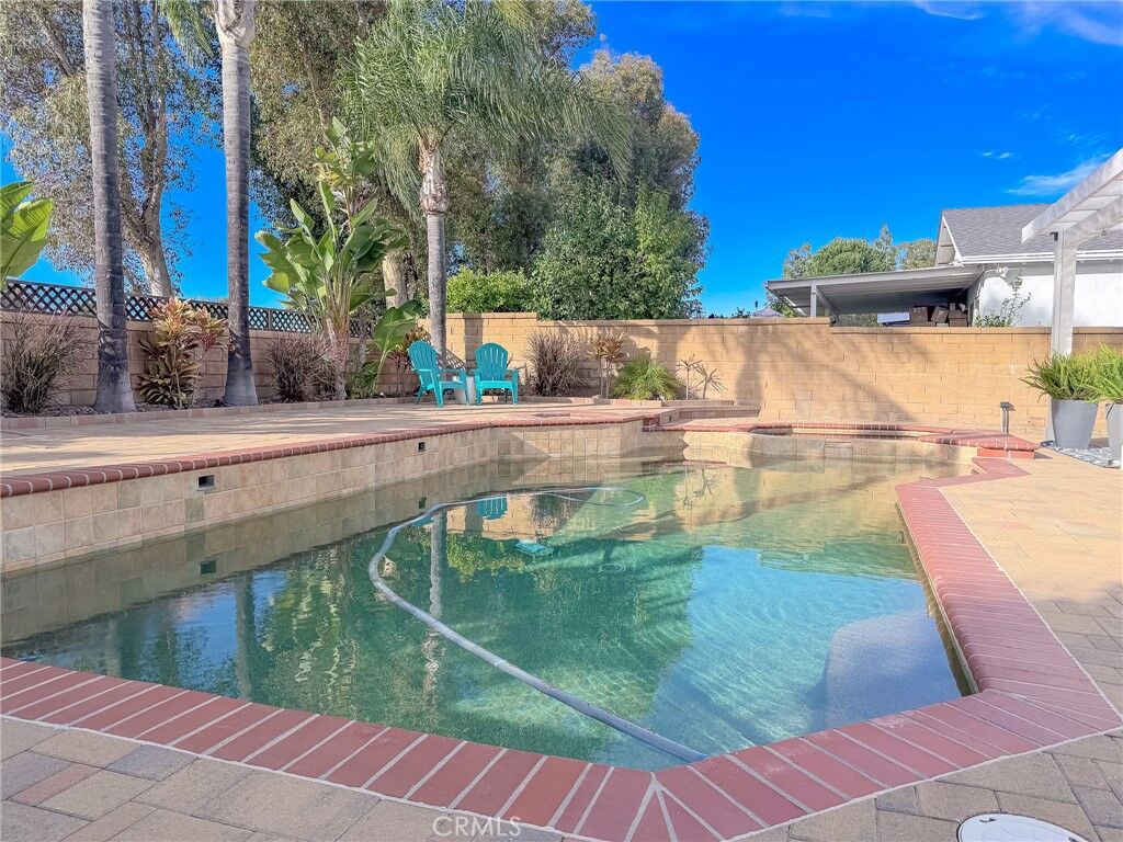 Property Photo:  21865 Jinetes  CA 92691 