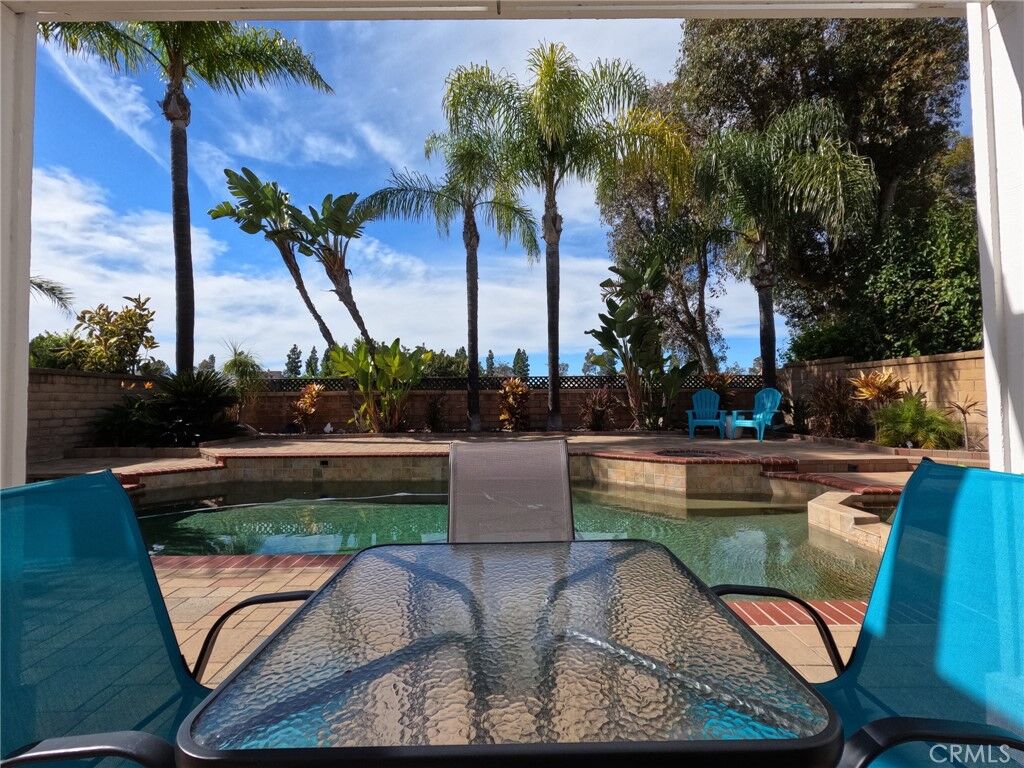 Property Photo:  21865 Jinetes  CA 92691 