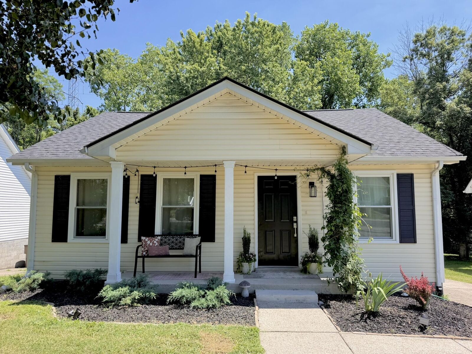 Property Photo:  2525 Slaydon Dr  TN 37207 