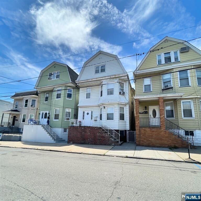 Property Photo:  138 Hoyt Street 1  NJ 07032 