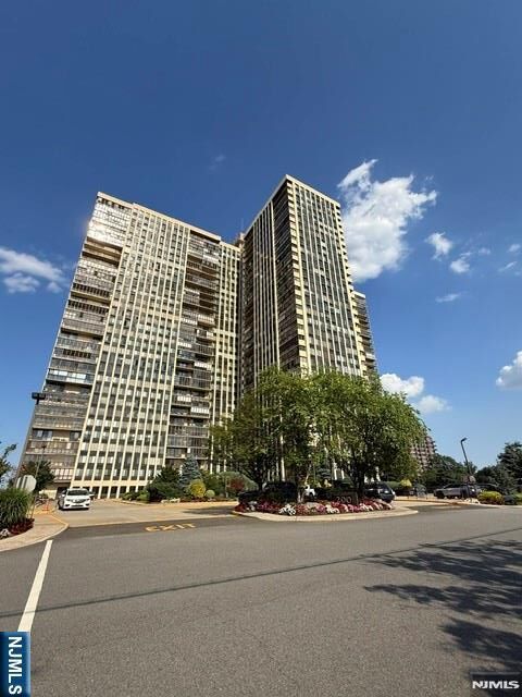 Property Photo:  200 Winston Drive 2818  NJ 07010 