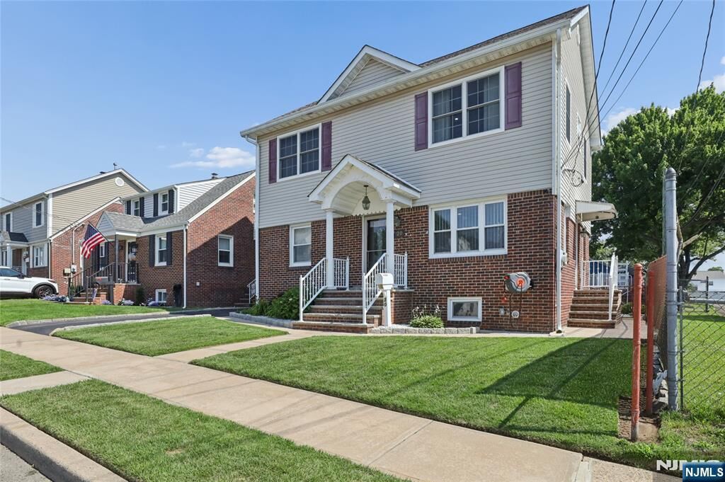 Property Photo:  20 Stratford Place  NJ 07031 