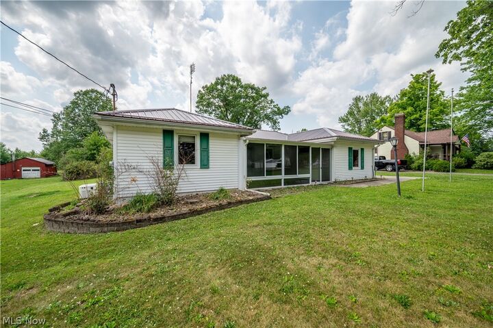 Property Photo: 5033 N Park Avenue Extension OH 44481