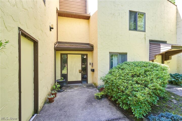 Property Photo: 880 Hampton Ridge Drive OH 44313