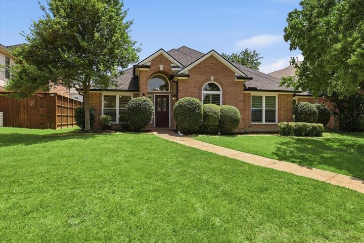 Property Photo: 2420 Bent Horn Court TX 75025