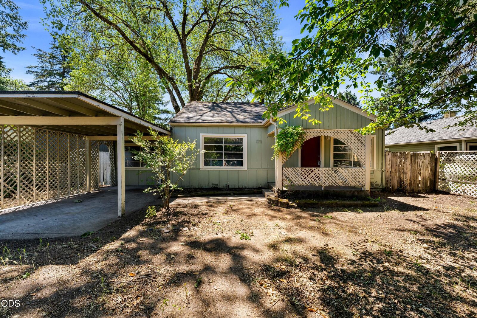 Property Photo: 1711 SW J Street OR 97526