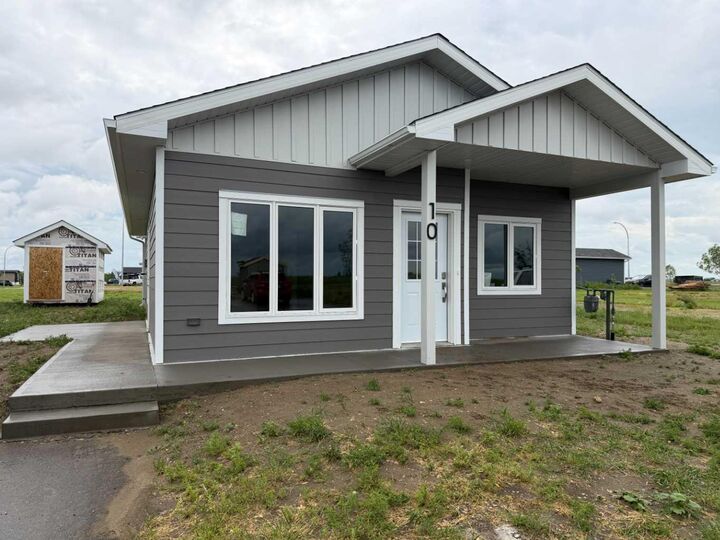 10 Meadows Way — photo 1