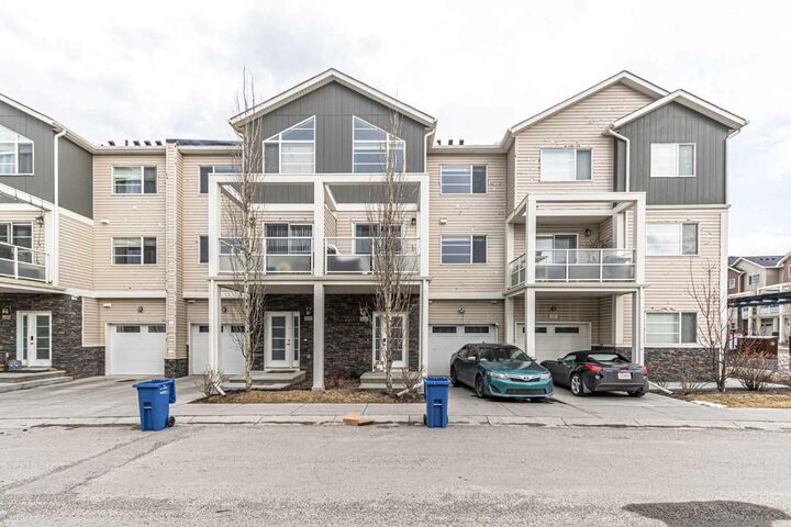 535 Redstone View NE — photo 1