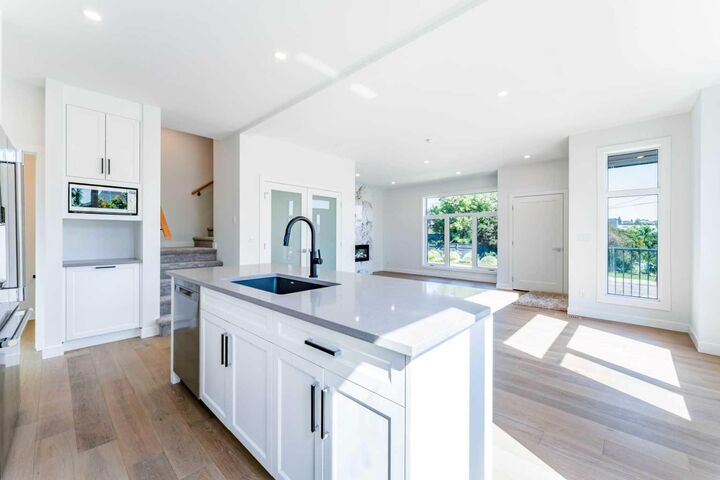 Property Photo: 73 7 Street NE AB T2E 4B6
