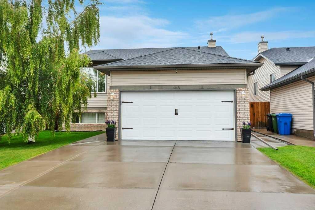 Property Photo: 133 Oakmere Point AB T1X 1M8