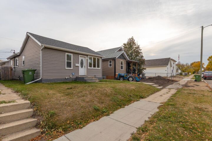 Property Photo: 4717 49 Street SK S9V 0L7