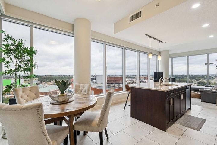 Property Photo: 211 13 Avenue SE 1507 AB T2G 1E1