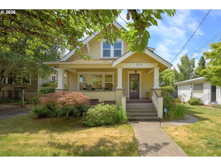 Property Photo:  520 SE 1st St  OR 97128 