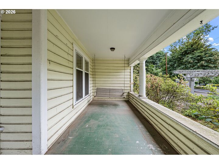 Property Photo:  274 S Garden Way  OR 97401 