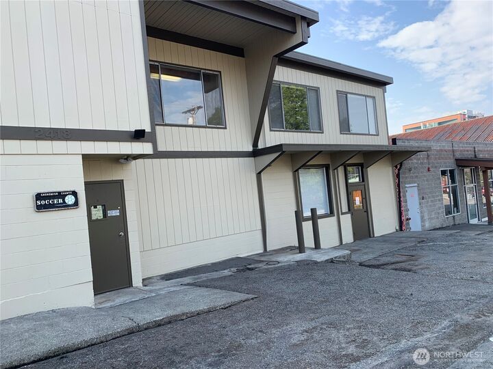Property Photo:  2418  California Street  WA 98201 
