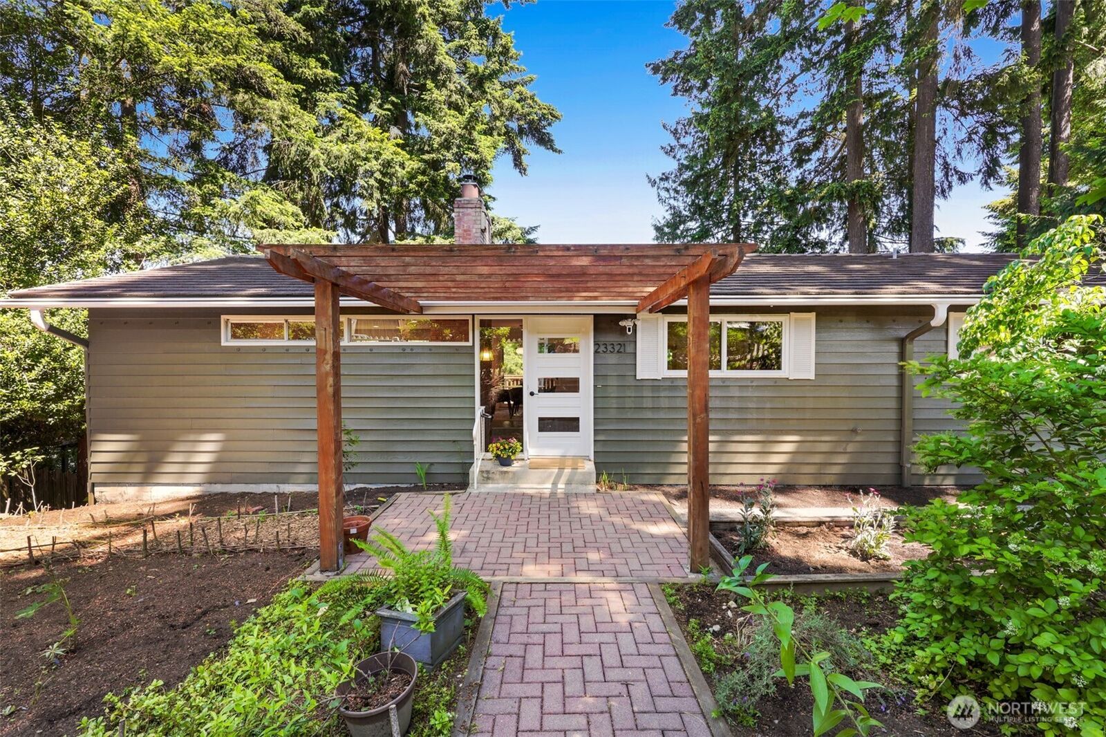 Property Photo:  23321  75th Avenue W  WA 98026 