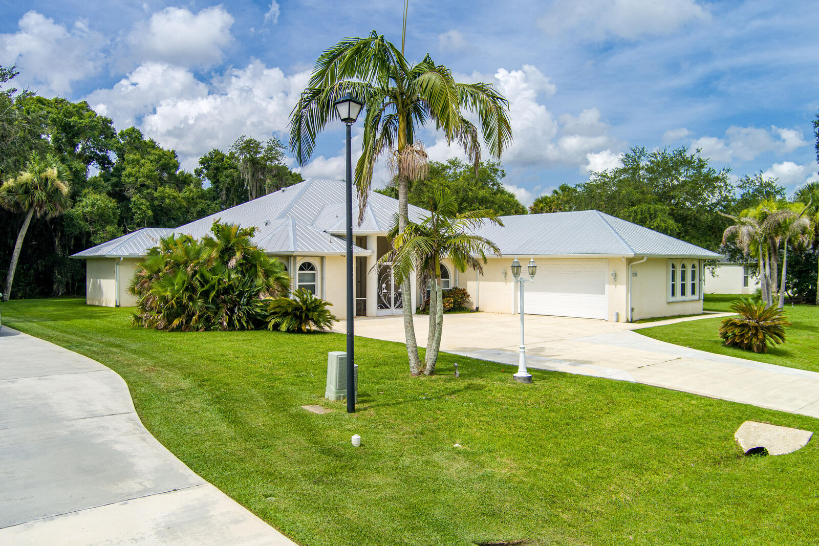 Property Photo:  2305 Winding Creek Lane  FL 34981 