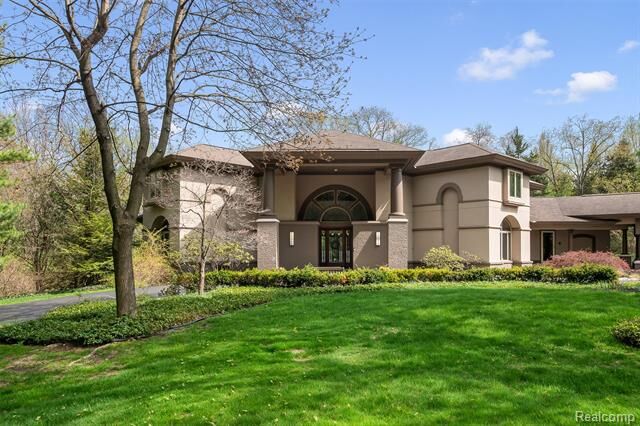 Property Photo: 1800 Tiverton Road MI 48304